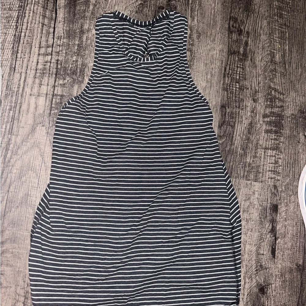 Lululemon Athletica Black and White Sleeveless Tank Top